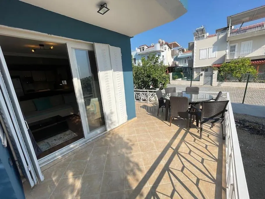 Merkezde Denize 5 Dakika Villa 쿠사다시