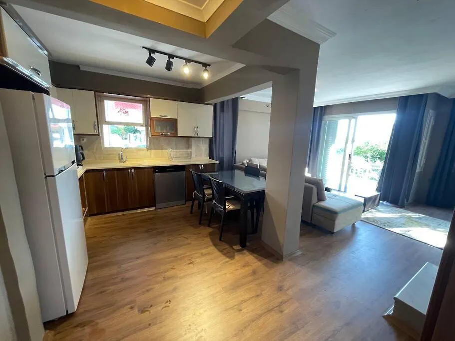 Merkezde Denize 5 Dakika Villa Kusadasi